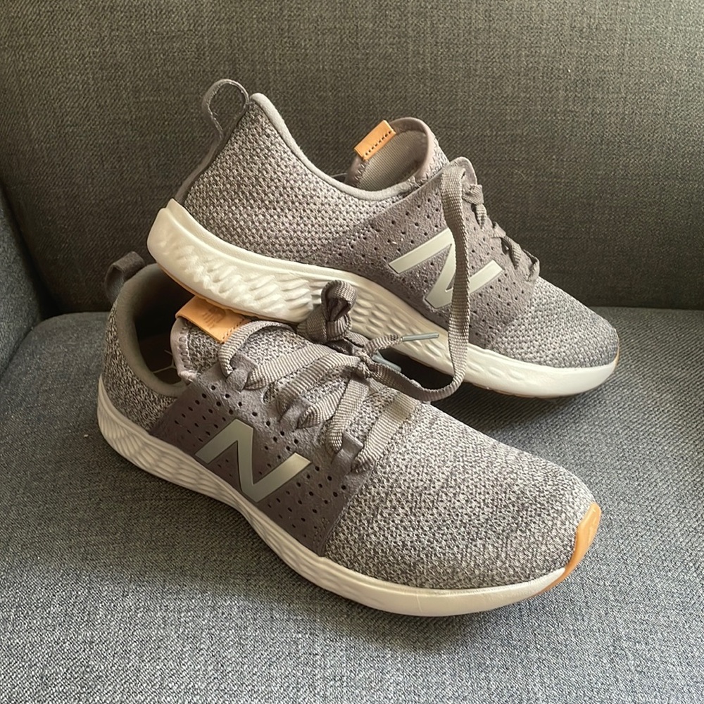 Men’s New Balance Fresh Foam gray shoe